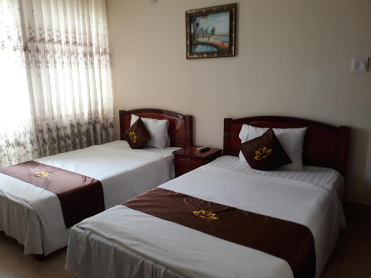 Huong Sen Hotel Cao Lãnh Quarto foto